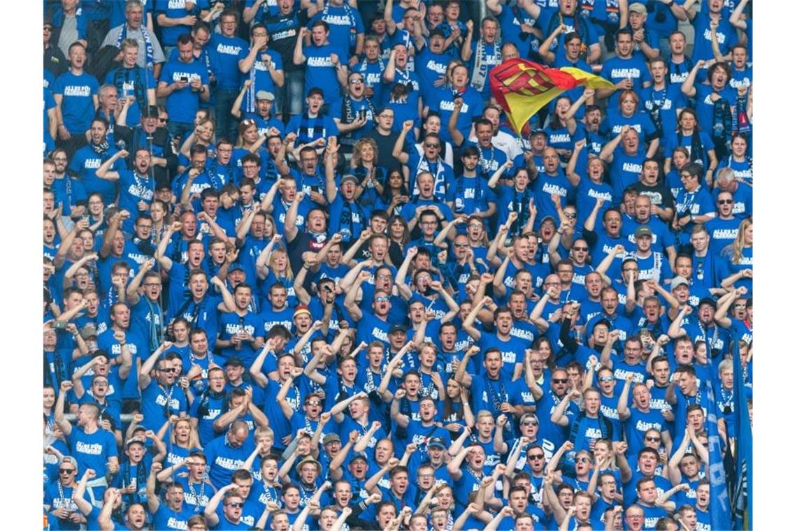 Die Fans des SC Paderborn wehren sich gegen die Zusammenarbeit mit RB Leipzig. Foto: Robert Michael