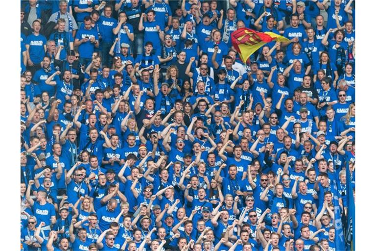 Die Fans des SC Paderborn wehren sich gegen die Zusammenarbeit mit RB Leipzig. Foto: Robert Michael