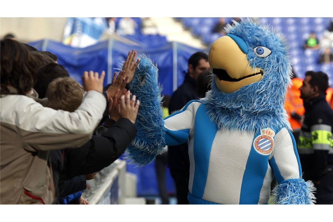 Die Fans des spanischen Erstligisten Espanyol Barcelona werden auch Pericos genannt. Das bedeutet so viel wie Wellensittiche und erklärt auch das Maskottchen des Klubs.