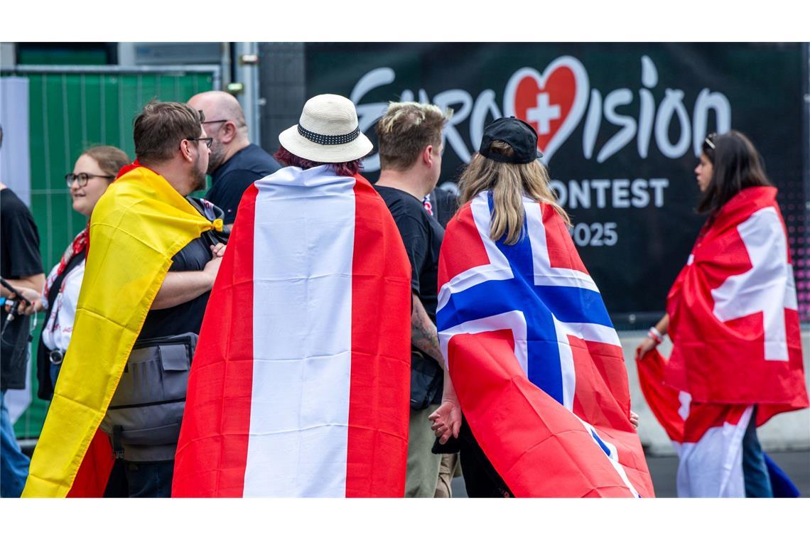 Gespanntes Warten auf Start des ESC-Finales Die Fans fiebern mit.