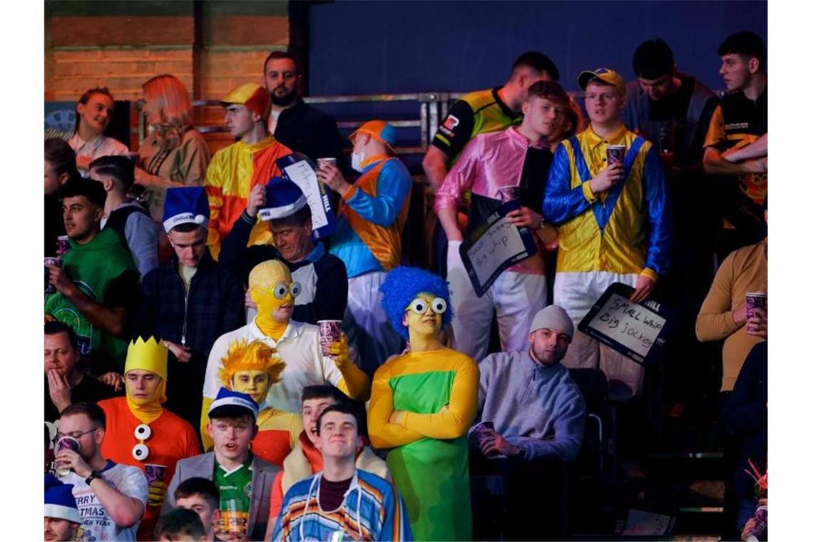 Die Fans im Alexandra Palace sorgen bei der Darts-WM für das Spektakel. Foto: Zac Goodwin/PA Wire/dpa