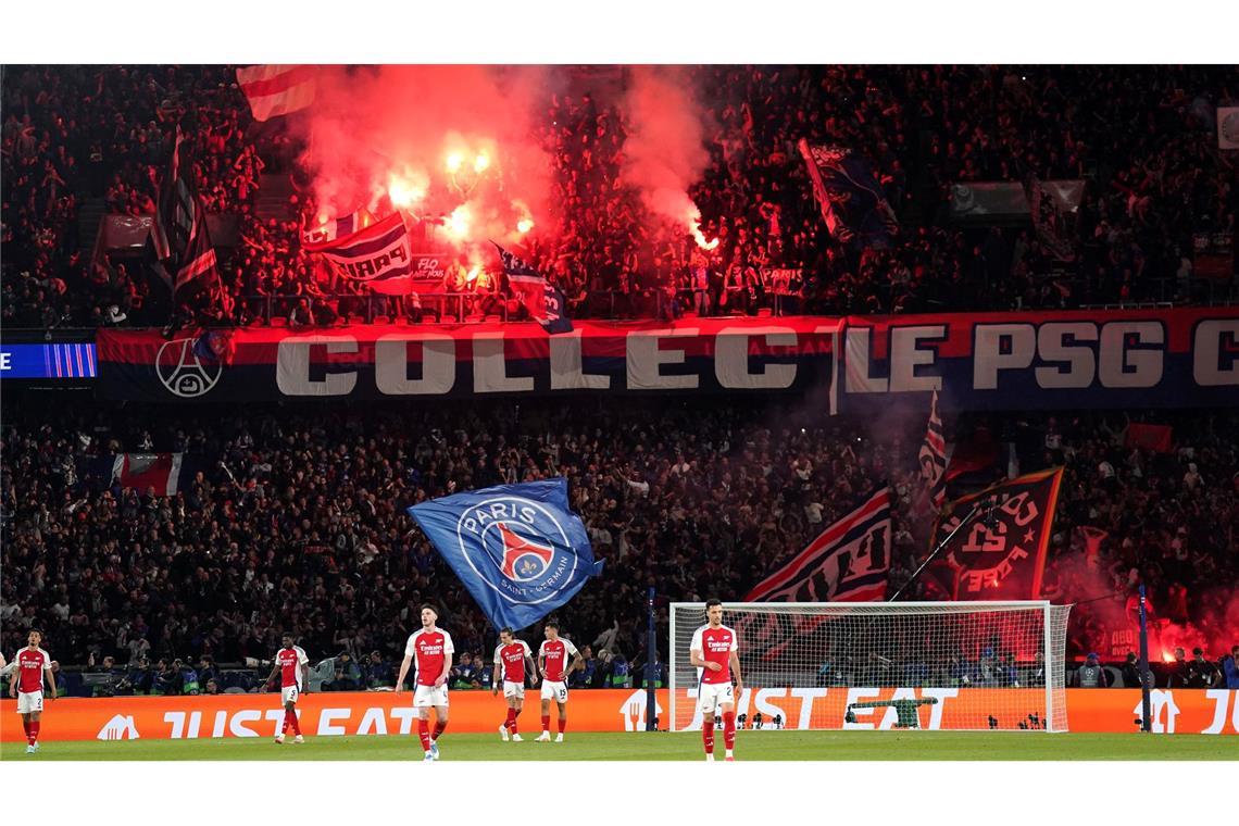 "Am Tor zum Himmel" - Pressestimmen zu PSG gegen Arsenal Die Fans von PSG feiern den Einzug ins Finale der Champions League.