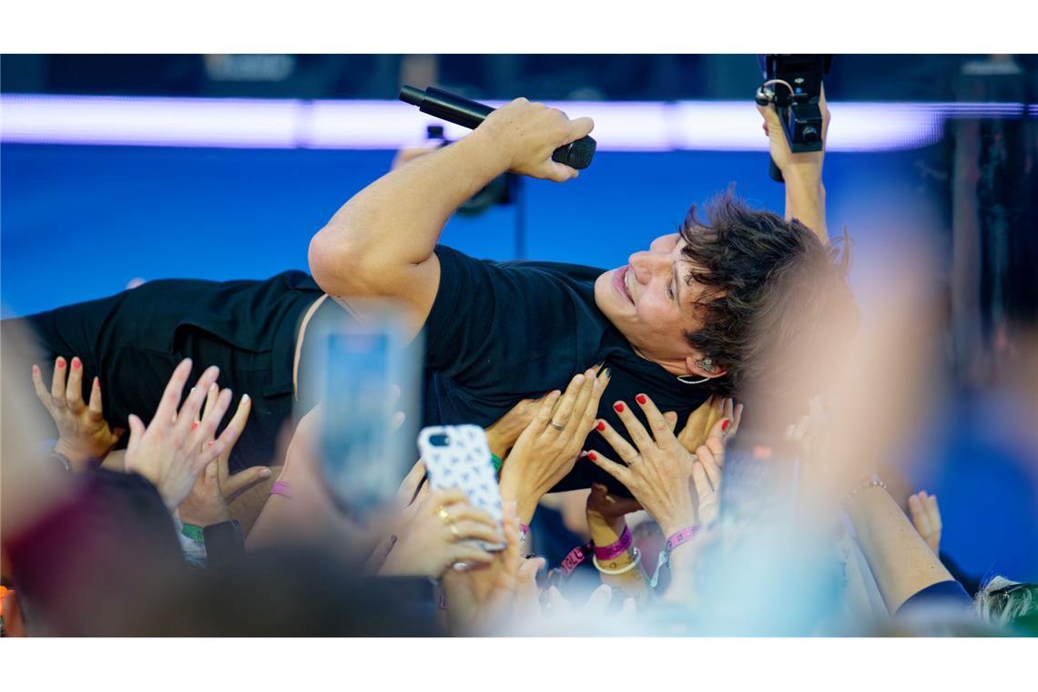 Die Fans von Wincent Weiss tragen ihn auch nach zehn Jahren noch auf Händen. (Archivbild)