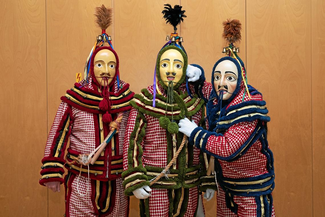 Hutzelmännlein treffen Gardemädchen ... Die Fasenickl aus dem bayerischen Kipfenberg.