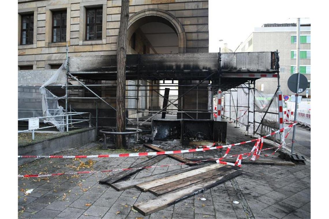 Baustellenbrand beschädigt Mannheimer Rathaus Die Fassade des Mannheimer Rathauses ist durch einen Baustellenbrand beschädigt. Foto: --/R.Priebe /Pr-Video/dpa