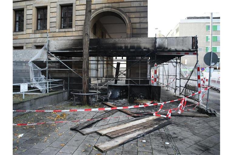 Die Fassade des Mannheimer Rathauses ist durch einen Baustellenbrand beschädigt. Foto: --/R.Priebe /Pr-Video/dpa