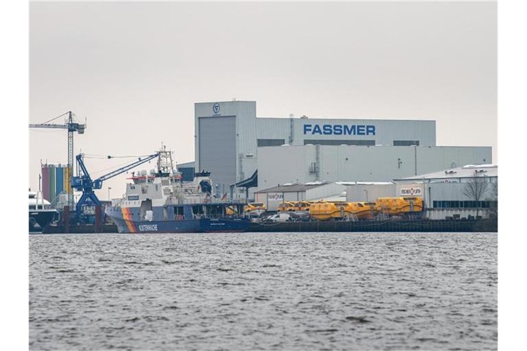 Die Fassmer-Werft an der Unterweser. Die Corona-Krise schlägt auch auf die deutschen Werften durch. Foto: Sina Schuldt/dpa