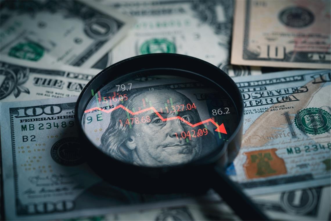 Warum hat die Fed die Zinsen gesenkt? - Gründe, Folgen & Ausblick Die Fed hat gestern erstmals in diesem Jahr den Leitzins gesenkt. Erfahren Sie, warum die US-Notenbank diesen Schritt ging und welche Folgen er für Wirtschaft, Inflation sowie Dollar hat.