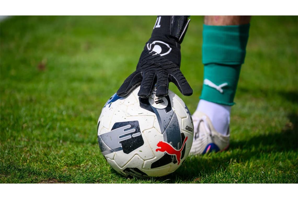 Die Fellbacher Kicker hoffen im Spiel beim FSV Hollenbach auf viel Ballbesitz, um selbst Chancen kreieren zu können.