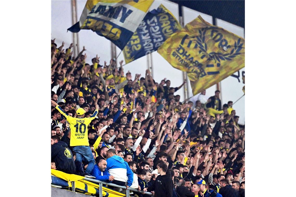 Der heiße Trip nach Istanbul – der VfB warnt seine Fans Die Fenerbahce-Fans gelten als besonders leidenschaftlich.