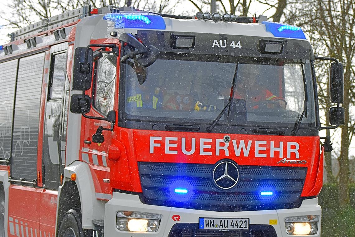 Brand in Auenwald: Wohnhaus aktuell nicht bewohnbar Die Feuerwehr Auenwald hat am Sonntag einen Garagenbrand gelöscht. Symbolfoto: Tobias Sellmaier