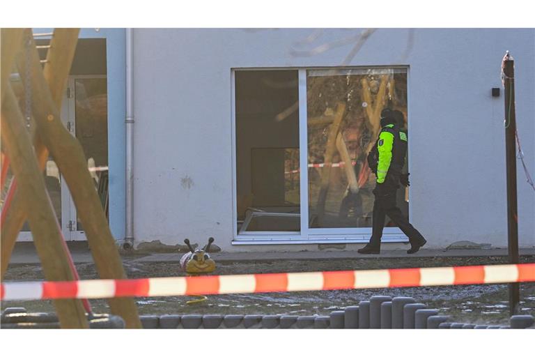 Die Feuerwehr berichtete von 22 Sanitätern, Ärzten und Feuerwehrleuten, die mit 12 Fahrzeugen im Einsatz waren. (Archivbild)