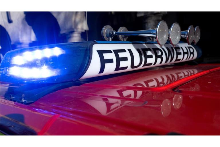 Die Feuerwehr fand die Frau leblos vor. (Symbolbild)