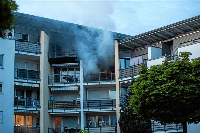 Die Feuerwehr hat den Brand im Luise-Duttenhofer-Weg gelöscht. Fotograf: 7aktuell.de/Simon Adomat