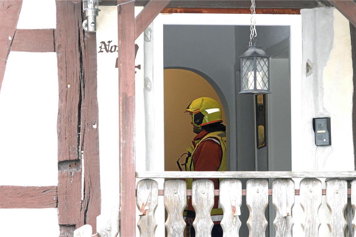 Die Feuerwehr hatte beim Tragen eines Patienten geholfen, als die Treppe nachgab. Foto: 7aktuell.de/Kevin Lermer