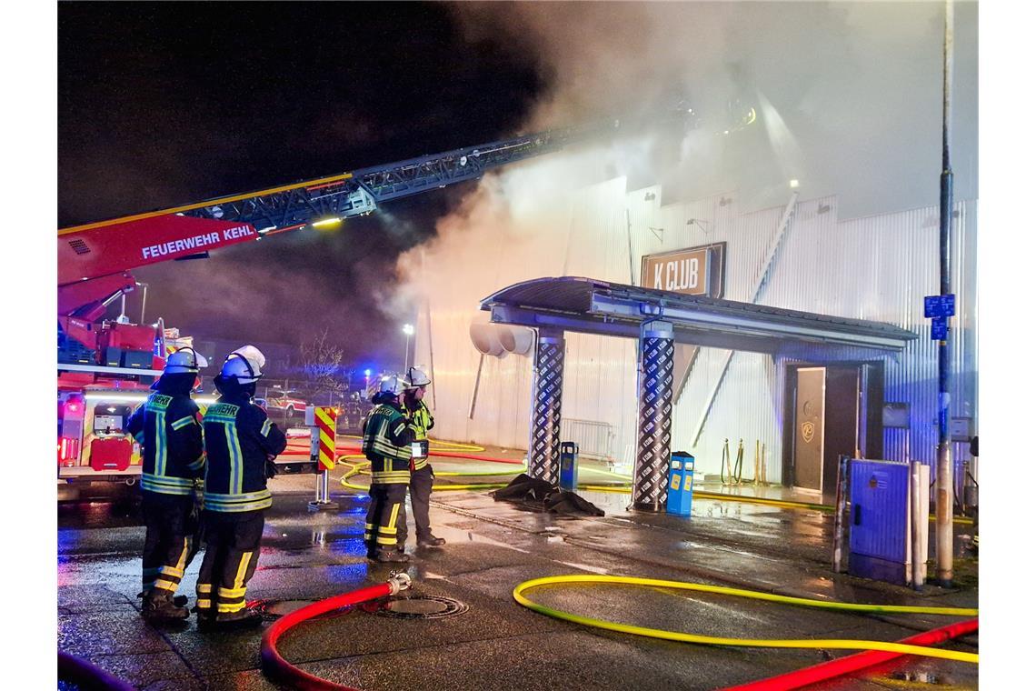 Die Feuerwehr im Einsatz in der Kehler Disco.