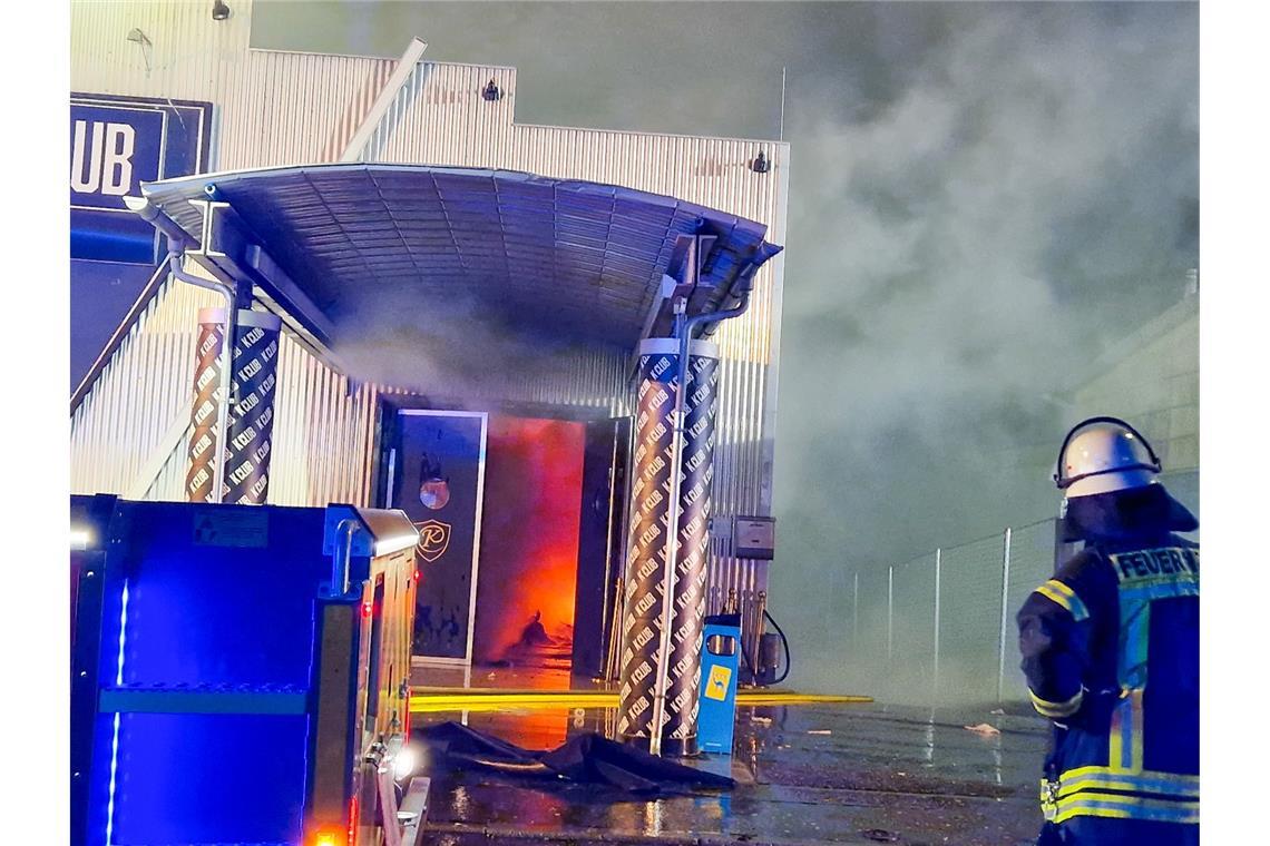 Die Feuerwehr im Einsatz in der Kehler Disco.