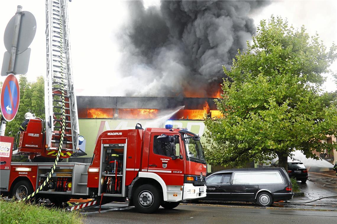 Großbrand in Waiblingen mit starker Rauchentwicklung Die Feuerwehr ist im Einsatz. Foto: 7aktuell.de/Simon Adomat
