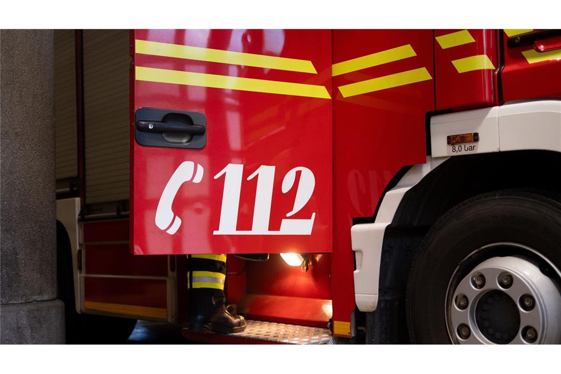 Die Feuerwehr konnte das Feuer unter Kontrolle bringen (Symbolbild).