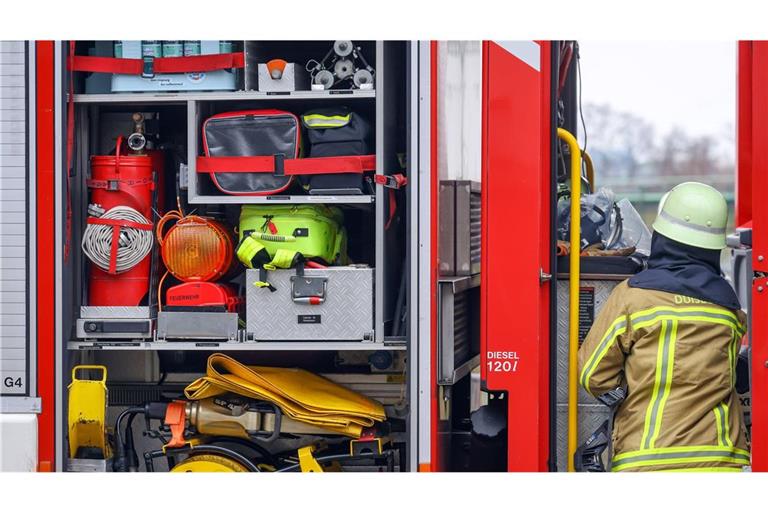 Die Feuerwehr konnte den Brand löschen, fünf Personen konnten sich in Sicherheit bringen. (Symbolbild)