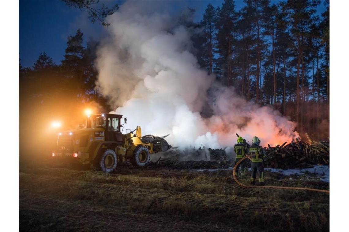 Großeinsatz in Brandenburg: Feuer bedroht 25 Hektar Wald
