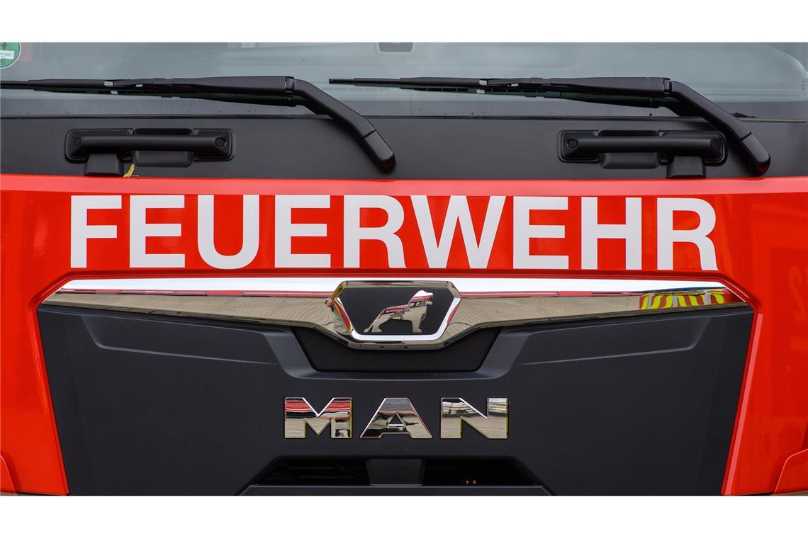Die Feuerwehr löschte die Flammen. (Symbolbild)