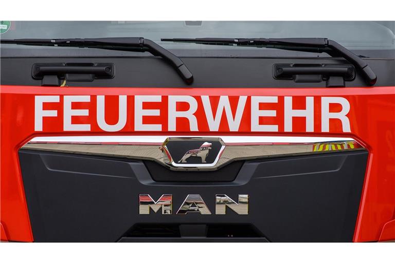 Die Feuerwehr löschte die Flammen. (Symbolbild)