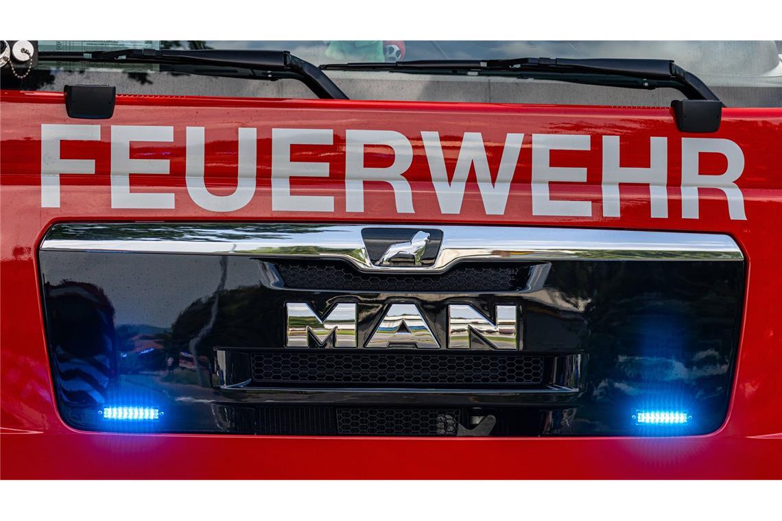 Bus brennt - Fahrer verletzt Die Feuerwehr löschte einen Busbrand bei Waldshut-Tiengen (Symbolfoto).