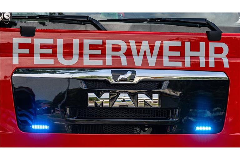 Die Feuerwehr löschte einen Busbrand bei Waldshut-Tiengen (Symbolfoto).