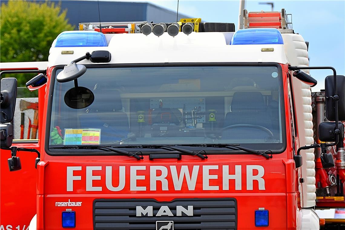 Kind im Waffenschrank eingesperrt Die Feuerwehr musste den Waffenschrank mit schwerem Gerät öffnen. Symbolfoto: Tobias Sellmaier
