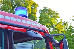 Die Feuerwehr musste die Verletzten aus dem Auto befreien. Symbolfoto: Tobias Sellmaier