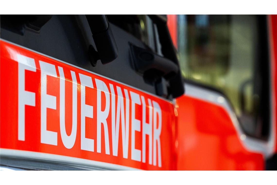 Die Feuerwehr rückte zu einem Scheunenbrand aus. (Symbolbild)
