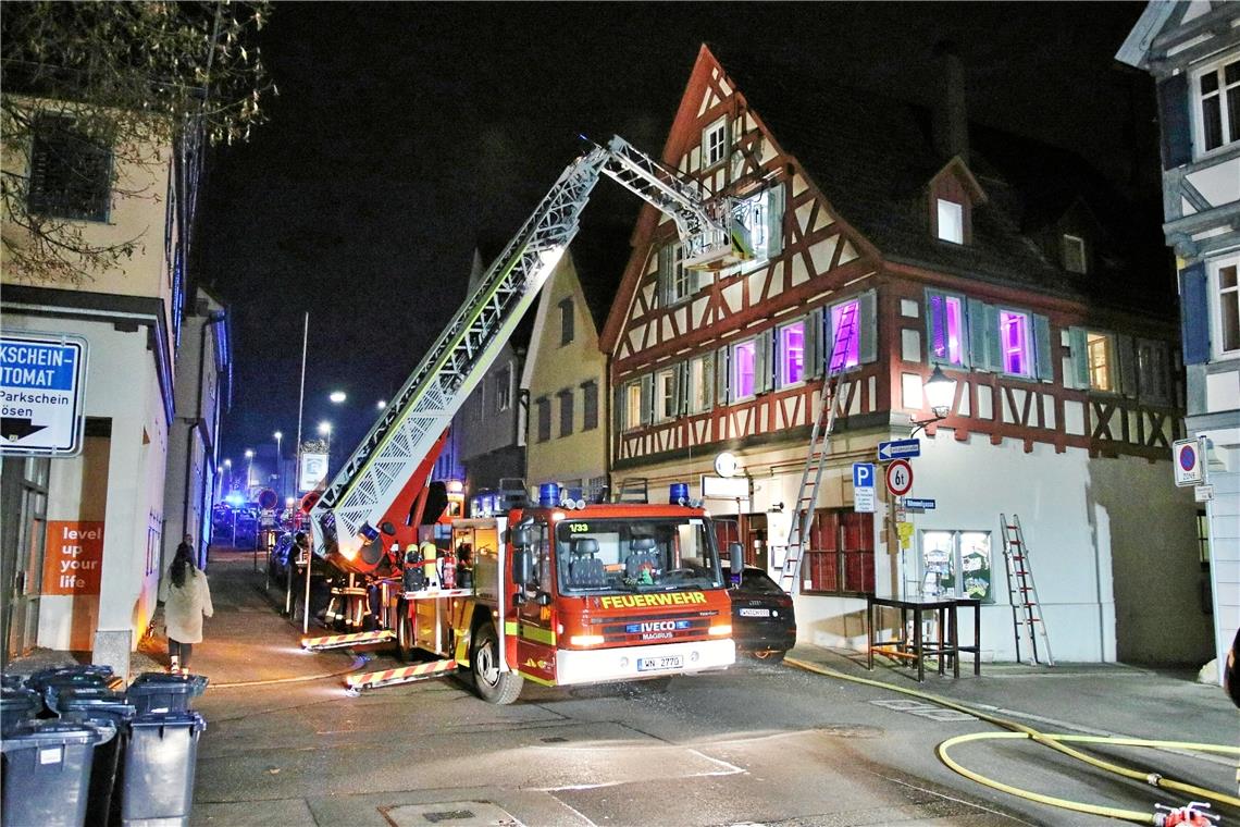 Zehn Verletzte bei Gebäudebrand in Schorndorf