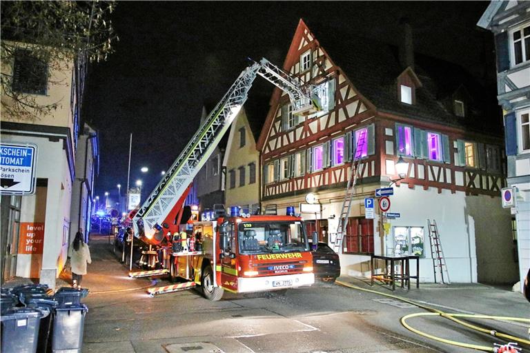 Die Feuerwehr Schorndorf war mit 30 Einsatzkräften vor Ort. Foto: 7aktuell/Kevin Lermer 