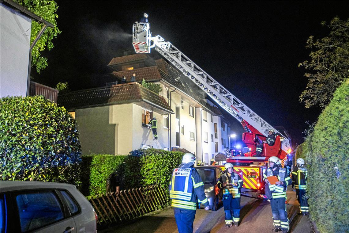 Sieben Verletzte nach Brand in Waiblingen Die Feuerwehr war mit 48 Einsatzkräften vor Ort.