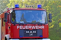 DIe Feuerwehr war mit 52 Einsatzkräften vor Ort. Symbolfoto: Tobias Sellmaier