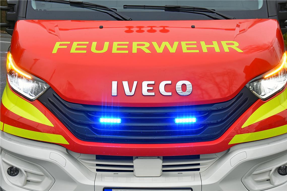 27-Jähriger bei Traktorunfall schwer verletzt Die Feuerwehr war mit drei Fahrzeugen vor Ort. Symbolbild: Tobias Sellmaier
