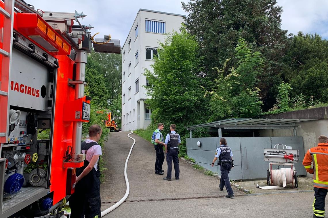 Feuer im Seniorenheim auf dem Hagenbach Die Feuerwehr war mit einem Großaufgebot vor Ort und hatte das Feuer schnell gelöscht.Foto: Alexander Becher