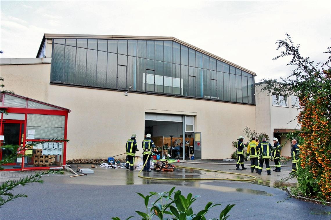 Die Feuerwehr war mit sieben Fahrzeugen und 44 Einsatzkräften im Einsatz. Foto: 7aktuell.de/Kevin Lermer