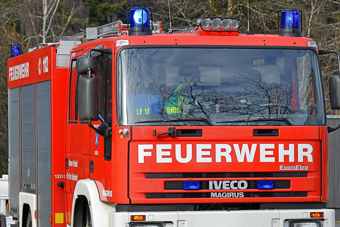 Kerze vergessen: Zimmerbrand in Backnang Die Feuerwehr war mit vier Fahrzeugen im Einsatz. Symbolfoto: Tobias Sellmaier