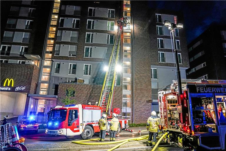 Die Feuerwehr war mit vier Fahrzeugen und 28 Einsatzkräften vor Ort. Foto: SDMG / Kohls