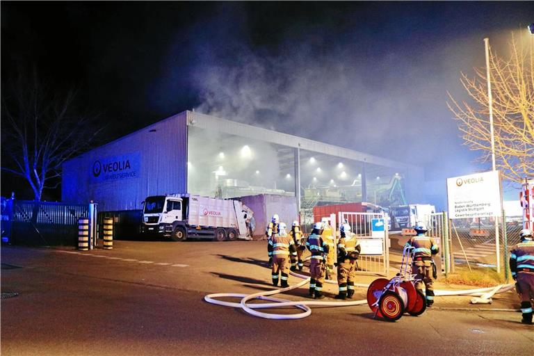 Die Feuerwehren aus Backnang und Heiningen waren mit 35 Kräften und sieben Fahrzeugen im Einsatz. Foto: 7aktuell.de/Kevin Lermer