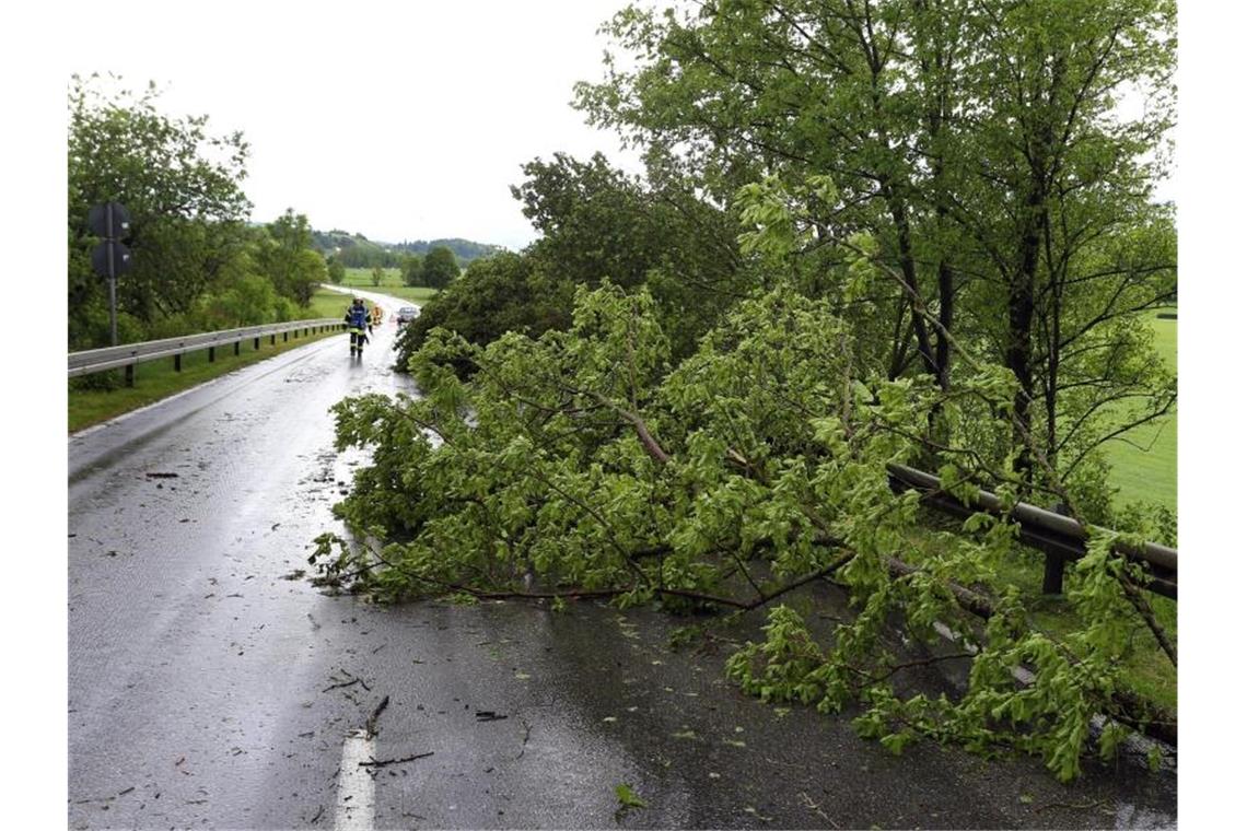 Heftige Gewitter über München Die Feuewehr ist in Bayern nach heftigen Gewittern im Einsatz. Foto: Karl-Josef Hildenbrand