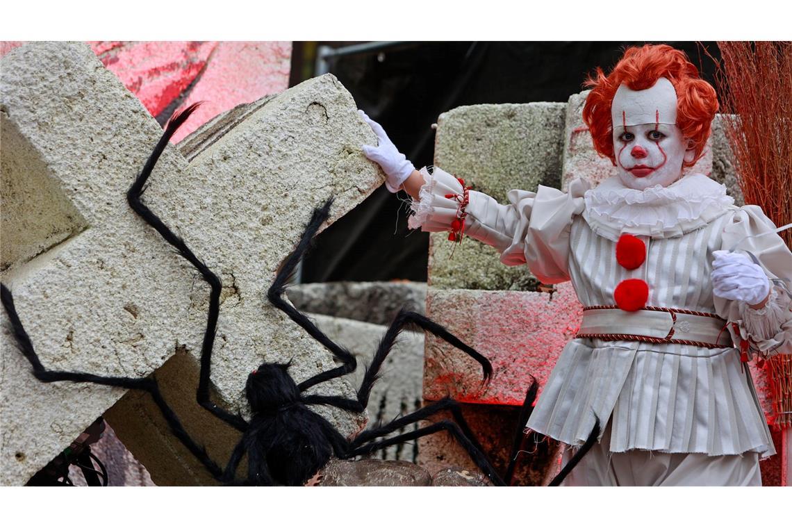 Nervenkitzel gefällig? Filme, die nicht schlafen lassen Die Figur von Pennywise aus dem Horrorfilm "Es" von Andy Muschietti machte Clowns endgültig wieder furchterregend.