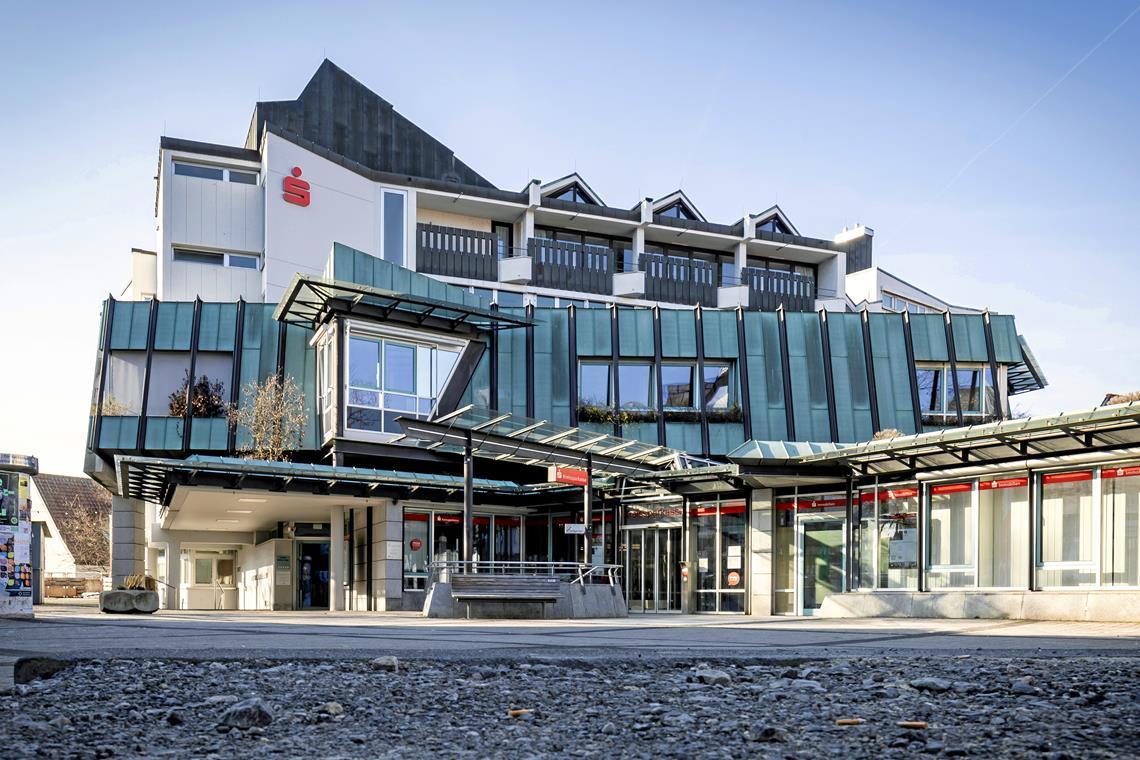 Räuber überfällt Kreissparkasse in Backnang Die Filiale am Obstmarkt wurde bereits vor viereinhalb Jahren Ziel eines Bankräubers, nun hat erneut ein unbekannter Mann die Bankfiliale überfallen. Archivfoto: Alexander Becher