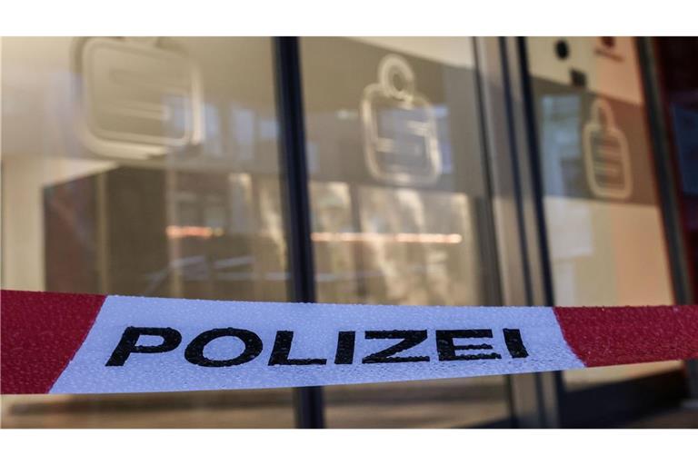 Die Filiale ist wegen der Folgen des Einbruchs weiterhin gesperrt. (Archivbild)