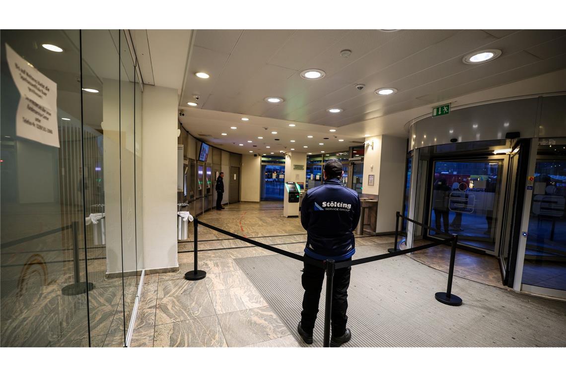 Sparkasse Gelsenkirchen-Buer öffnet nach Einbruch Foyer