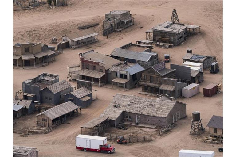 Die Filmranch "Bonanza Creek Ranch", auf der die Dreharbeiten zu dem Low-Budget-Western „Rust“ stattfanden. Foto: Jae C. Hong/AP/dpa