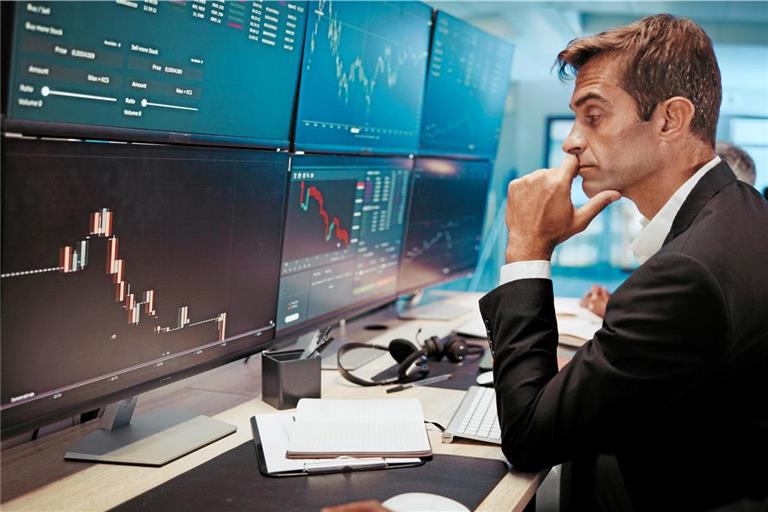 Die Finanzmärkte sorgen bei Anlegern in dieser Woche für Kopfzerbrechen. Symbolfoto: Adobe Stock/peopleimages.com