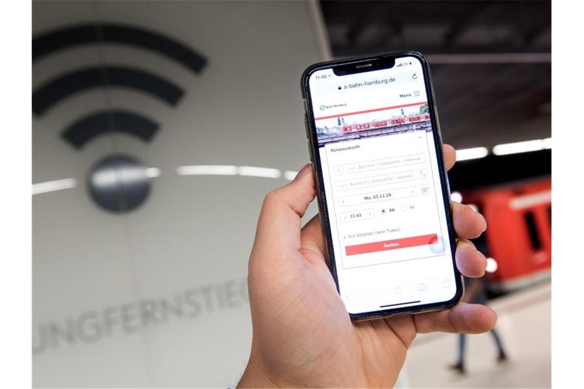 „Die flächendeckende Ausstattung mit kostenlosem WLAN sollte heutzutage eigentlich eine Selbstverständlichkeit sein“, sagt Dirk Flege, Geschäftsführer des Schienenlobby-Verbands. Foto: Daniel Bockwoldt/dpa